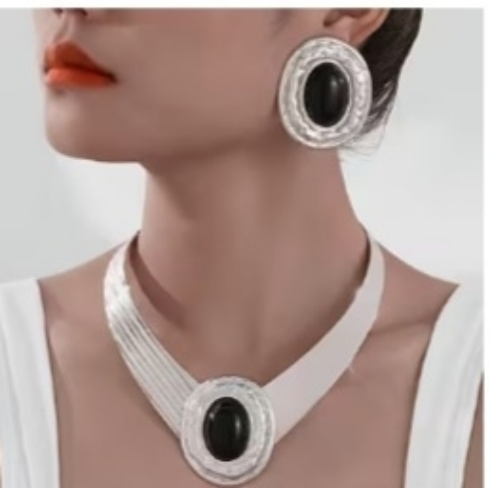 Beautiful Silver and Black Necklace Set! Brand new with tags!